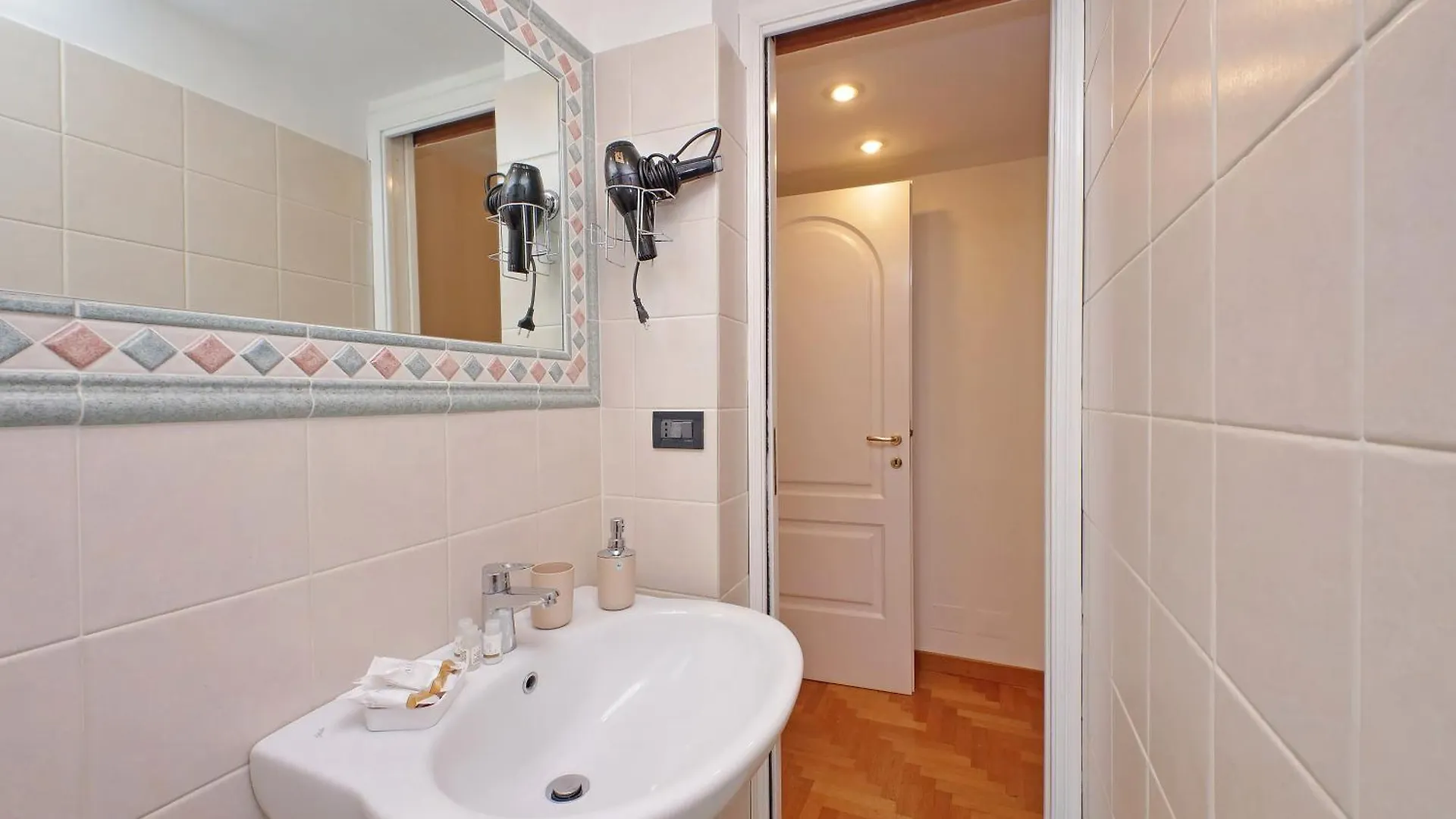 A 10 Minuti Da Fontana Di Trevi - Casa Signorile Apartment Rome